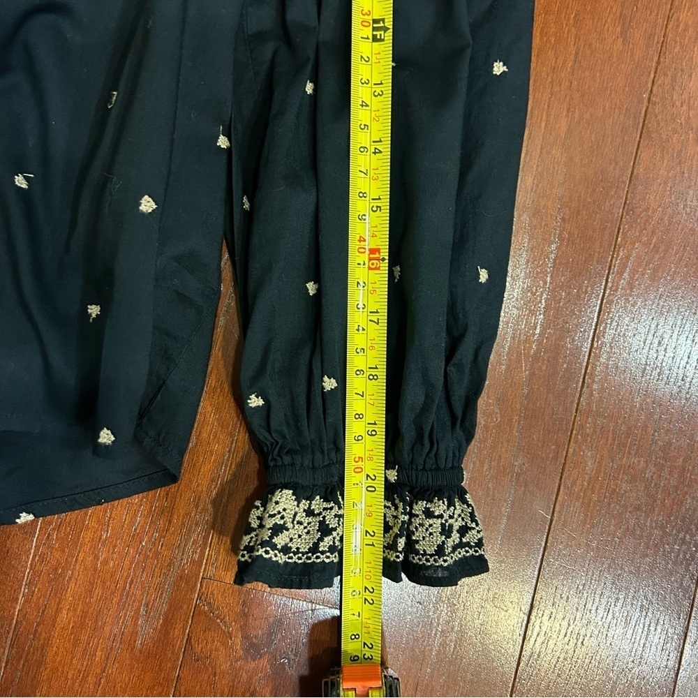 $169 Velvet by Graham & Spencer Ania Embroidered Boho Top size XS black Vneck - Picture 8 of 11